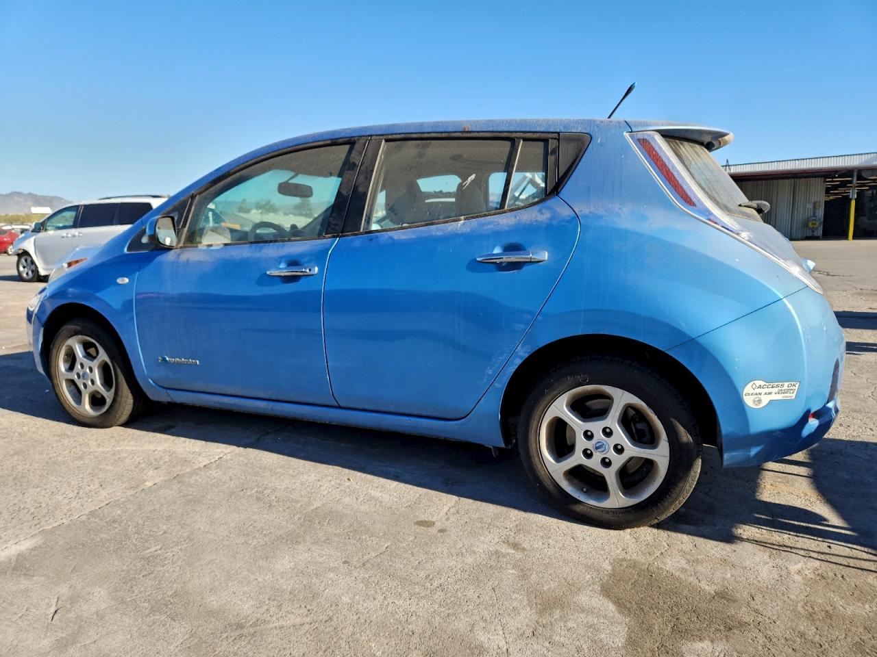 2011 NISSAN LEAF SV photo 3
