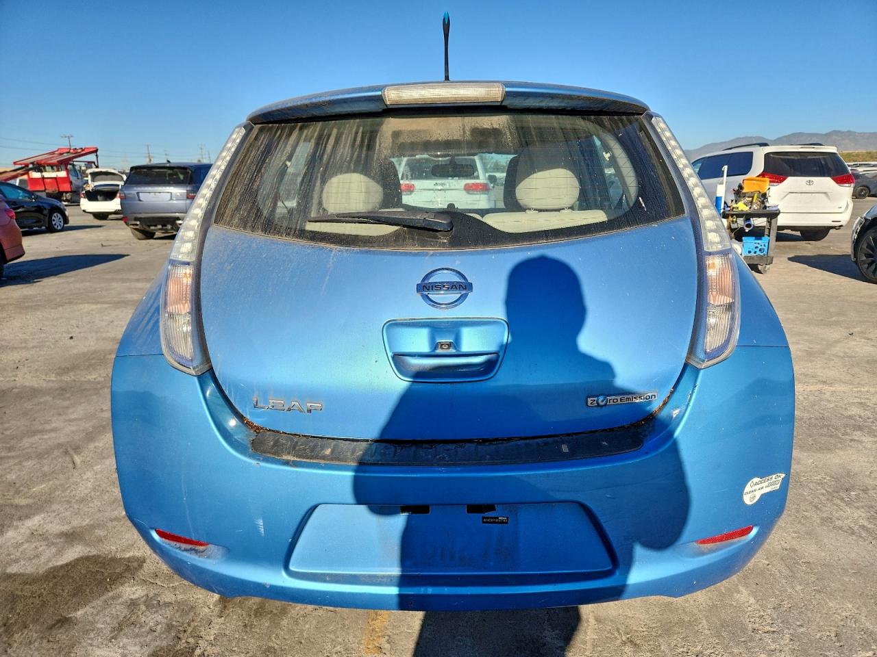 2011 NISSAN LEAF SV photo 11