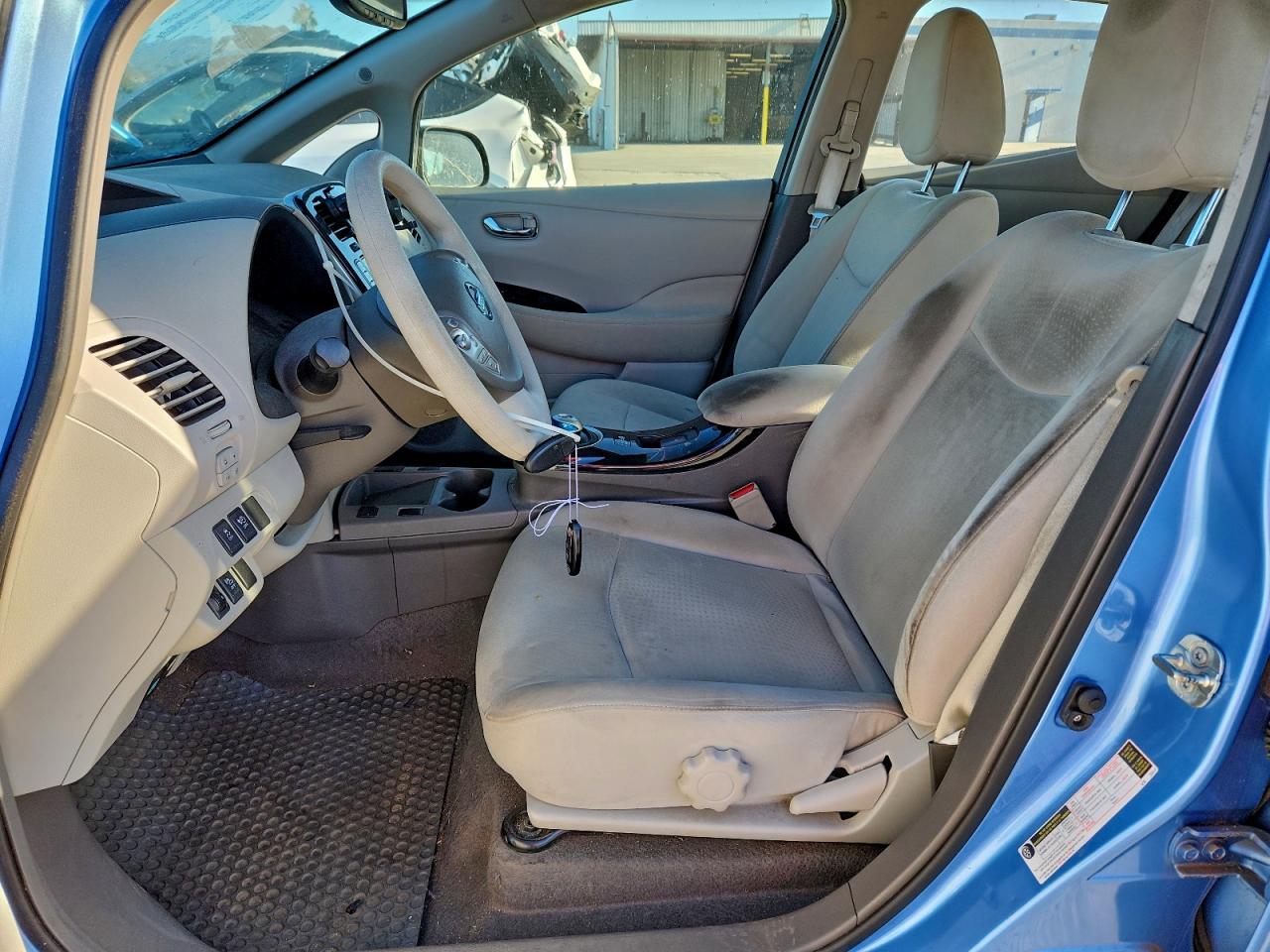 2011 NISSAN LEAF SV photo 13