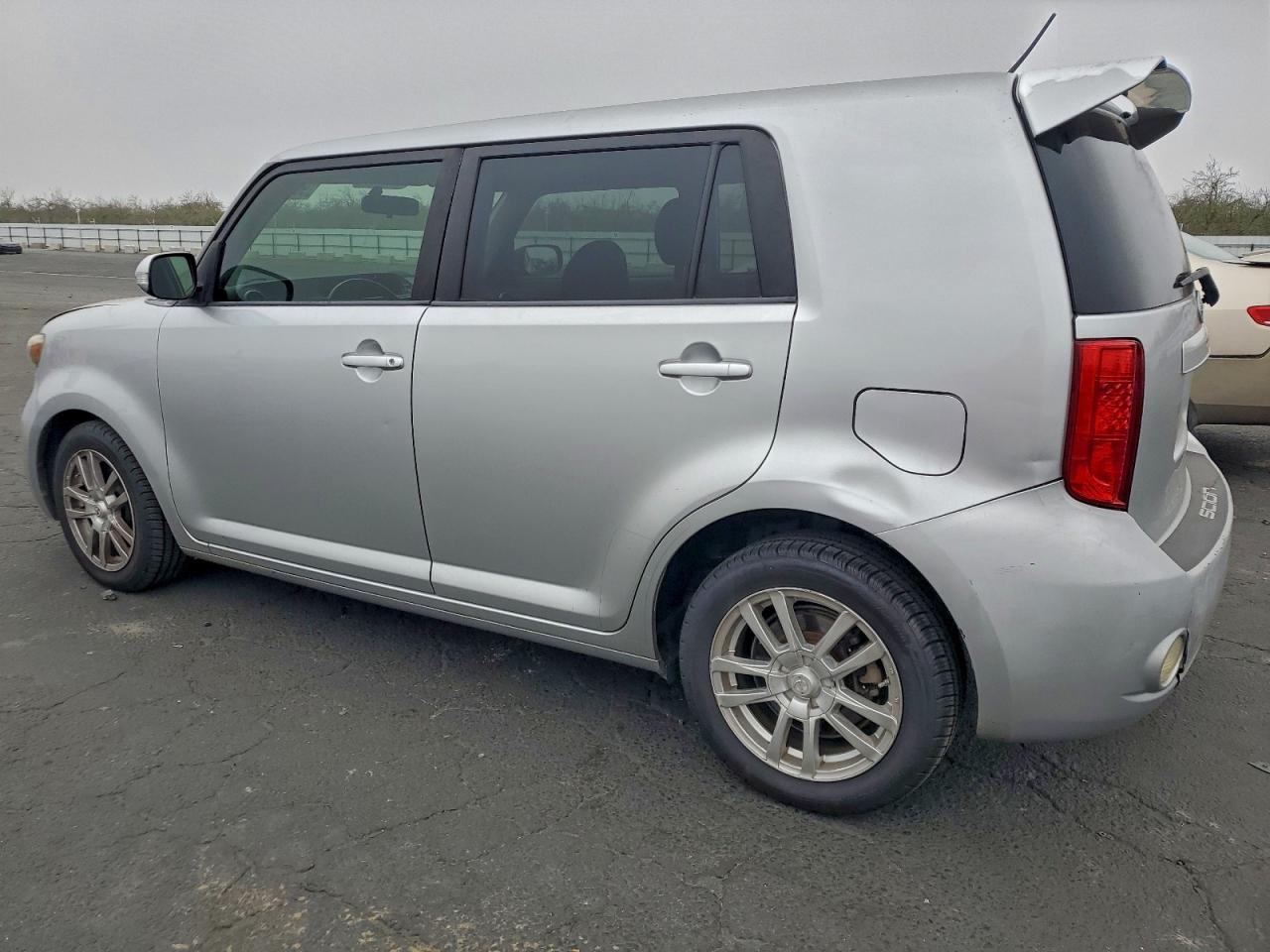 2010 TOYOTA SCION XB photo 2