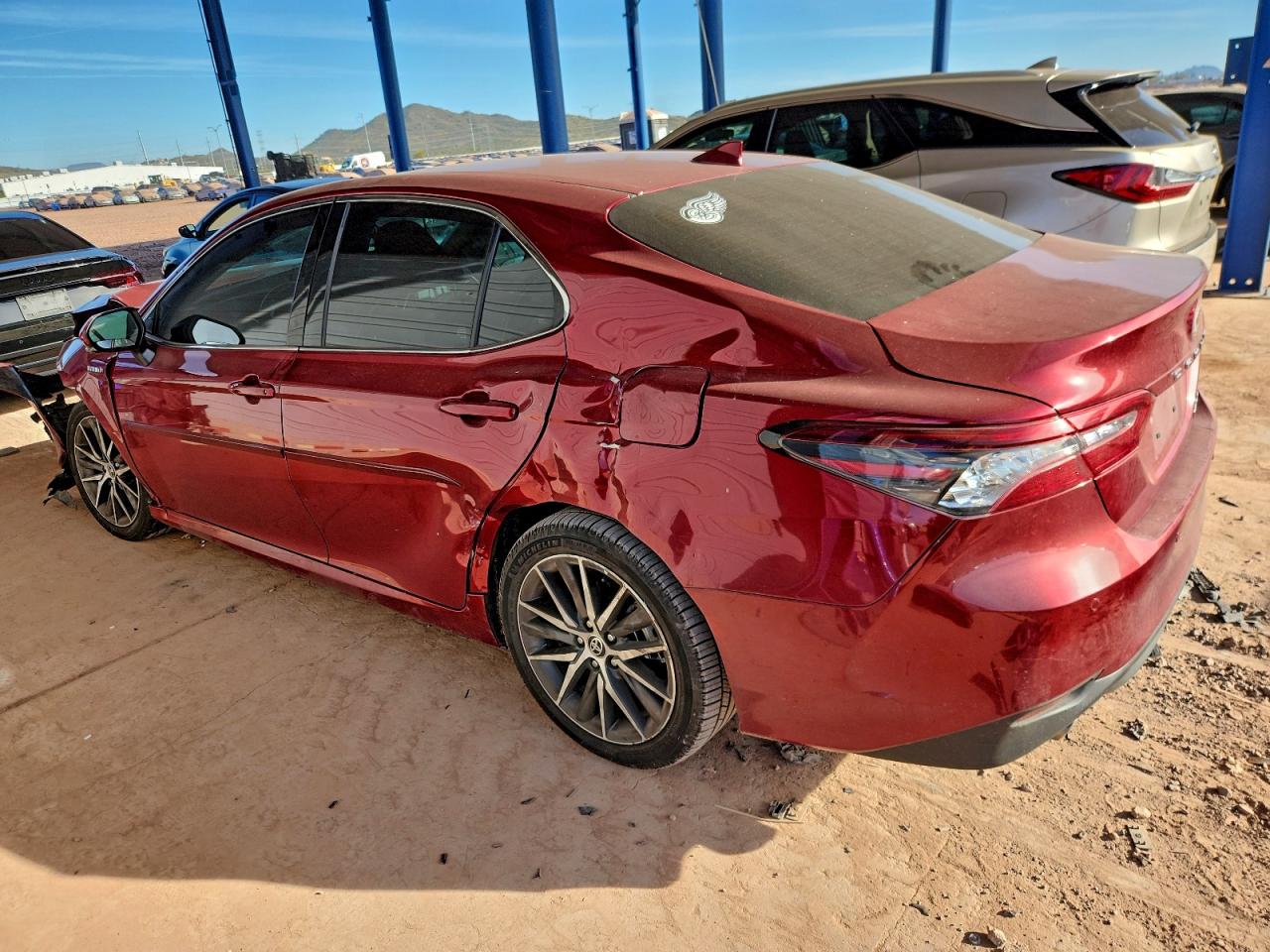 2021 TOYOTA CAMRY XLE photo 2