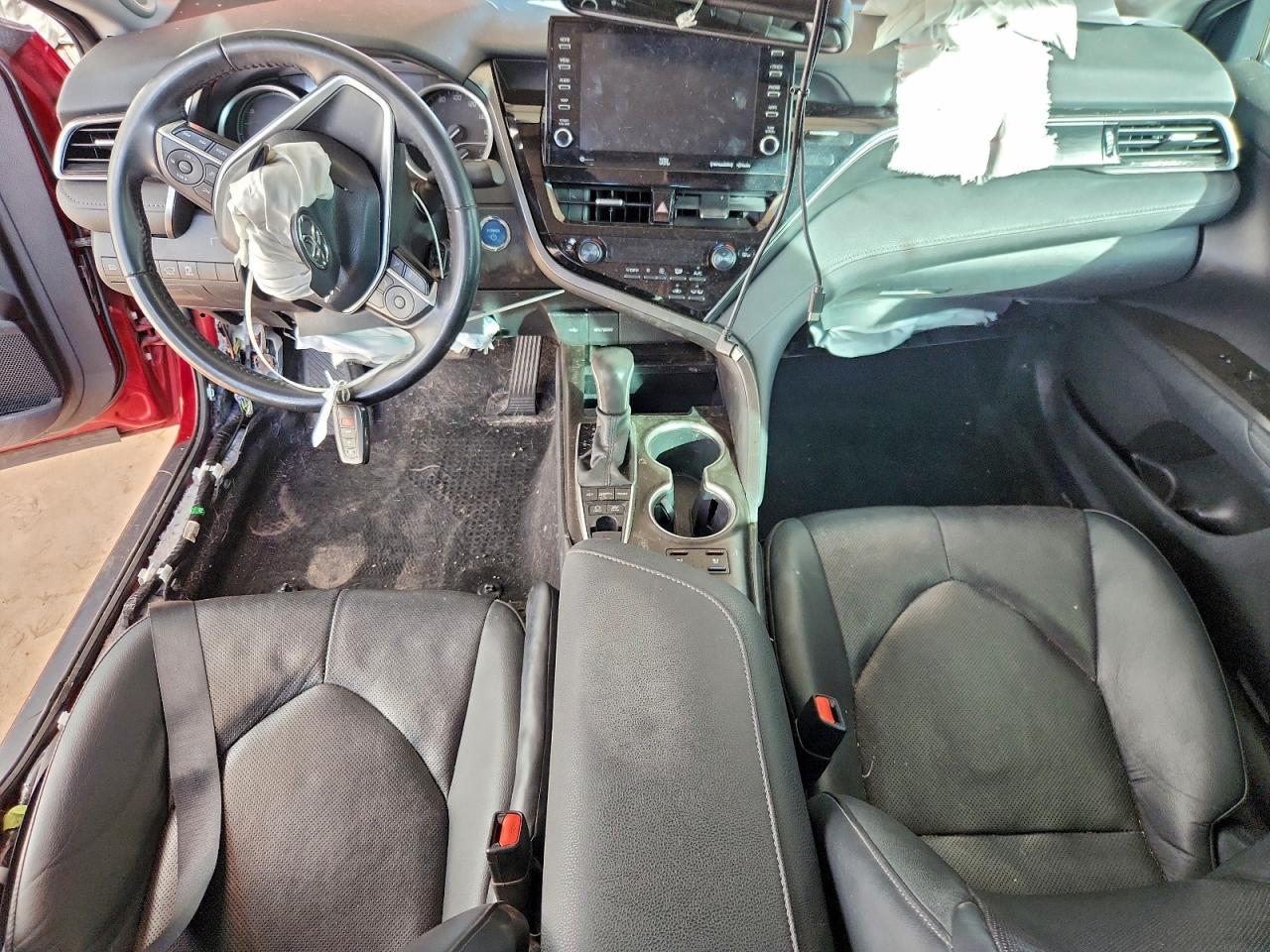 2021 TOYOTA CAMRY XLE photo 8