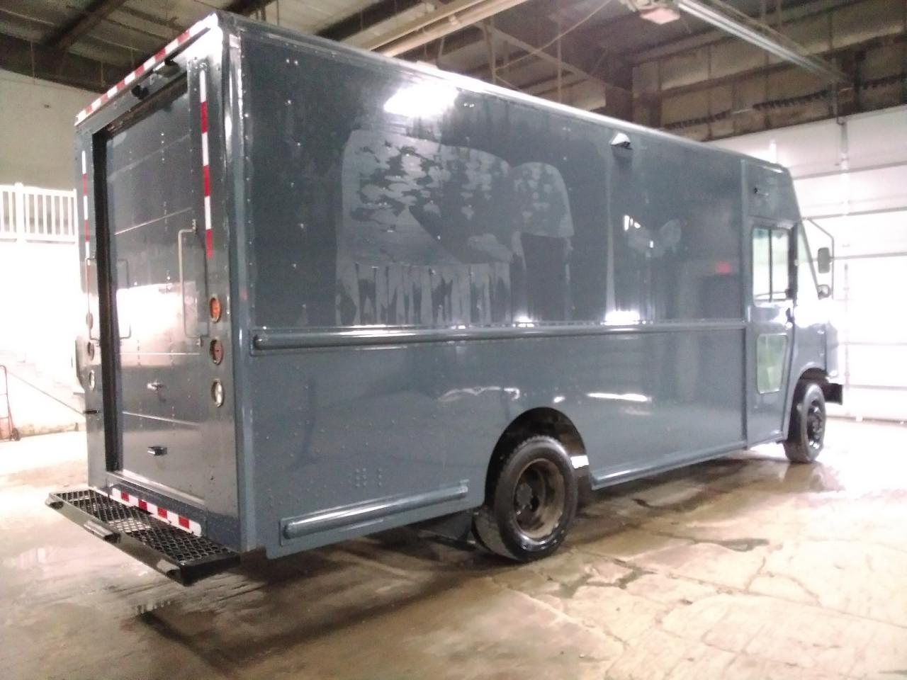 2020 FORD F59 - DELIVERY VAN photo 3