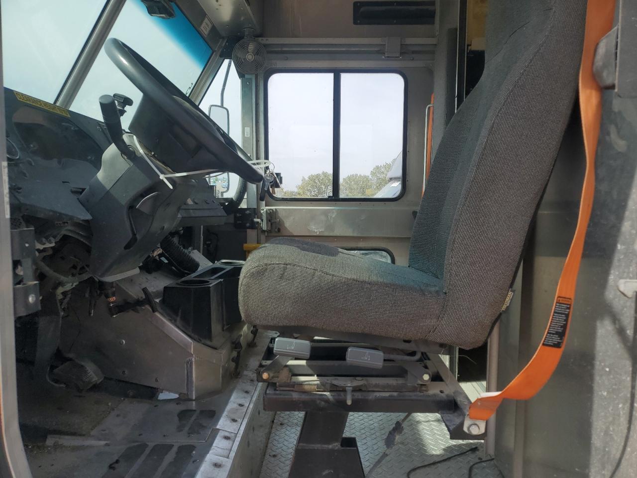 2020 FORD F59 - DELIVERY VAN photo 7
