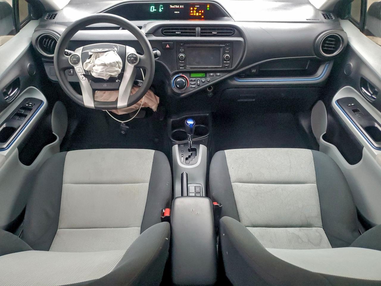 2013 TOYOTA PRIUS C photo 8