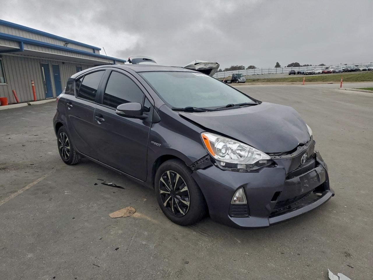 2013 TOYOTA PRIUS C photo 4