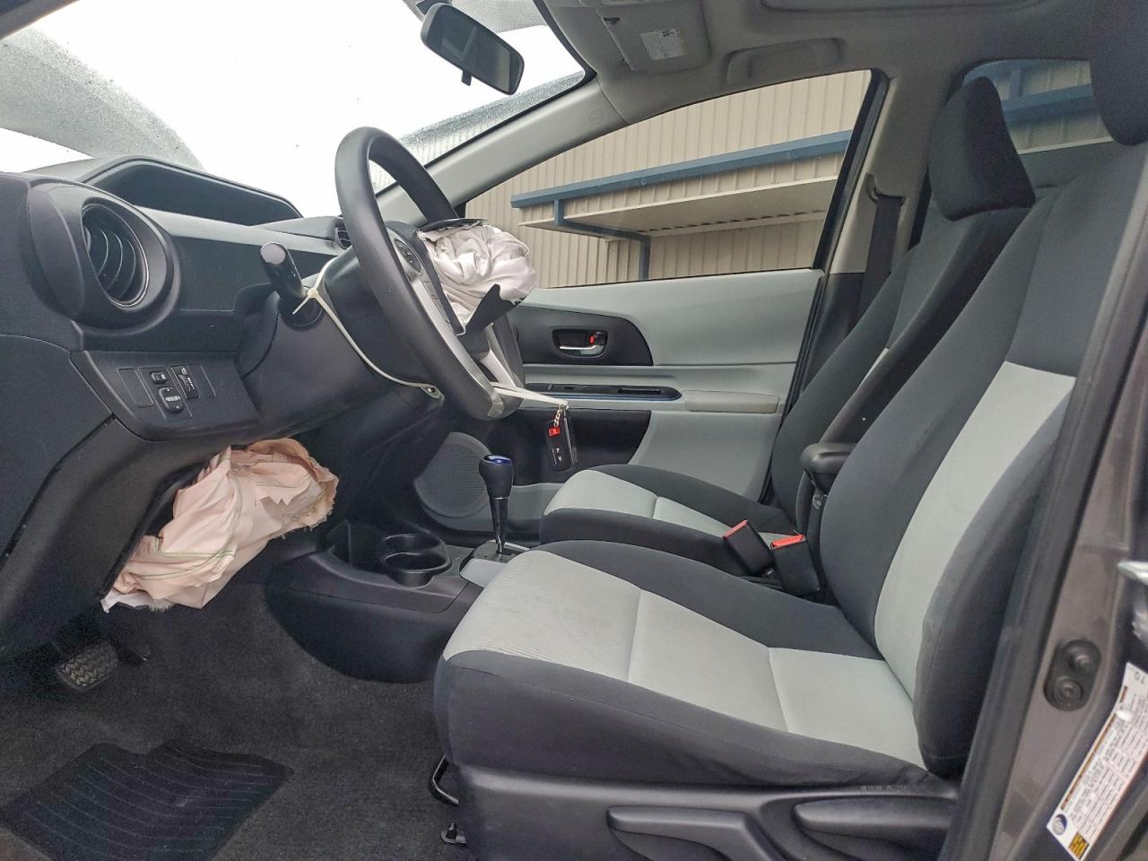 2013 TOYOTA PRIUS C photo 7