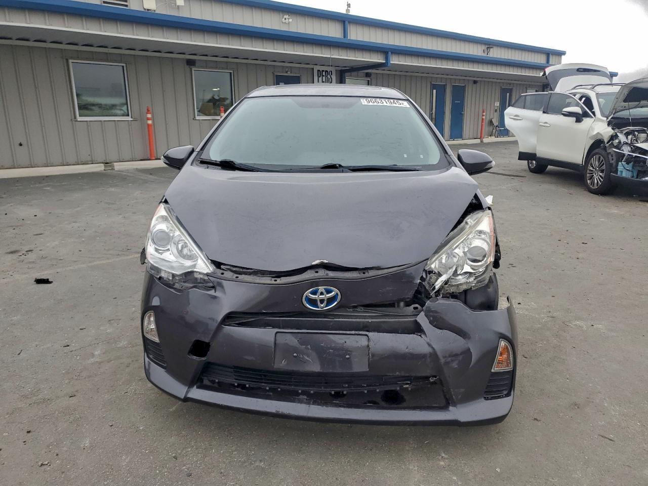 2013 TOYOTA PRIUS C photo 5