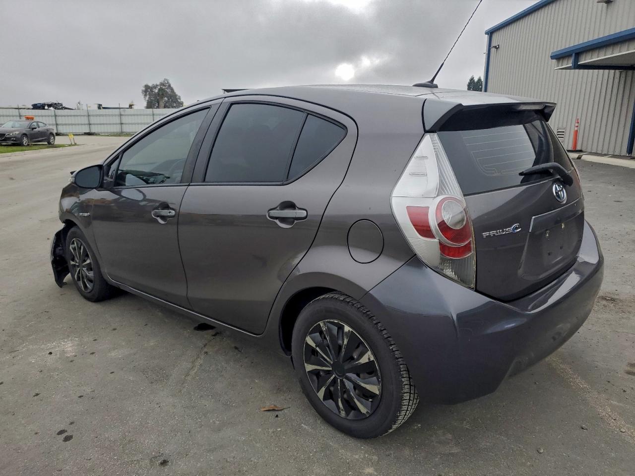 2013 TOYOTA PRIUS C photo 2