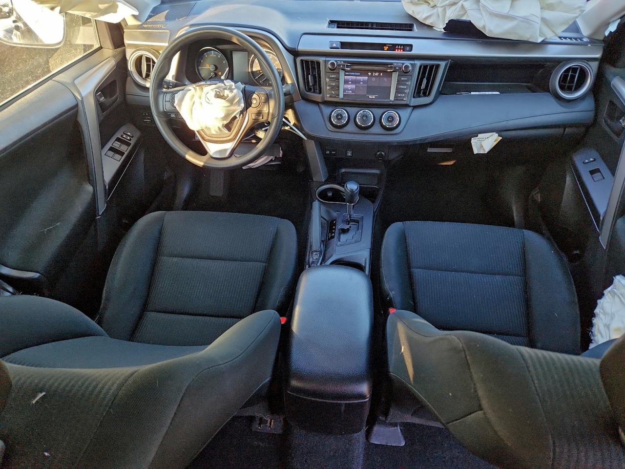 2018 TOYOTA RAV4 LE photo 8