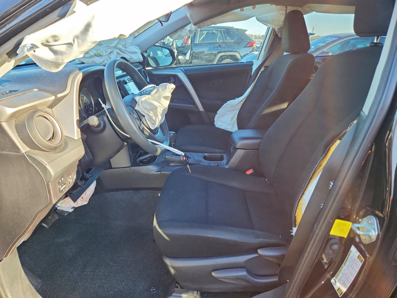 2018 TOYOTA RAV4 LE photo 7