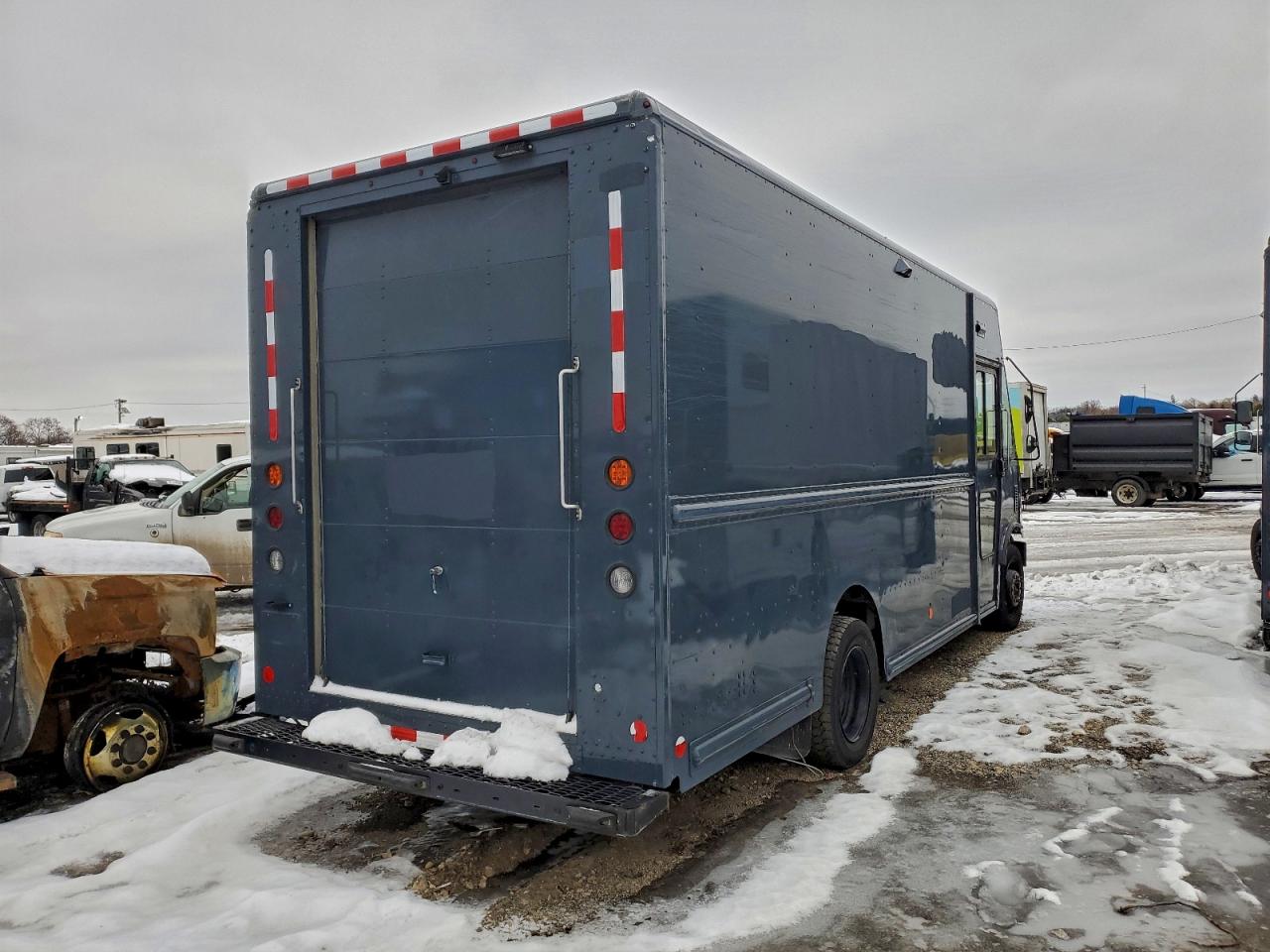 2020 FORD F59 - DELIVERY VAN photo 3
