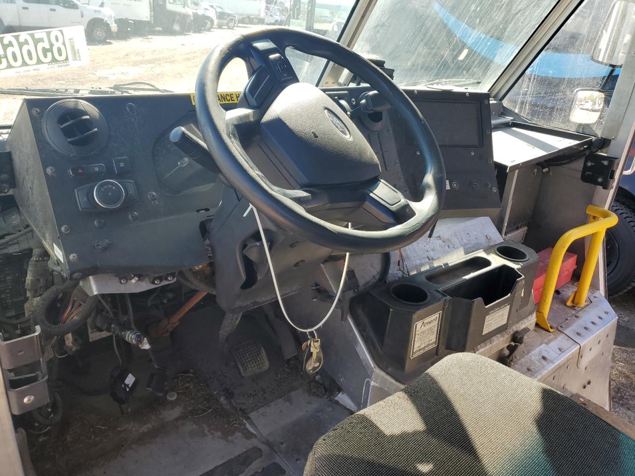2020 FORD F59 - DELIVERY VAN photo 8