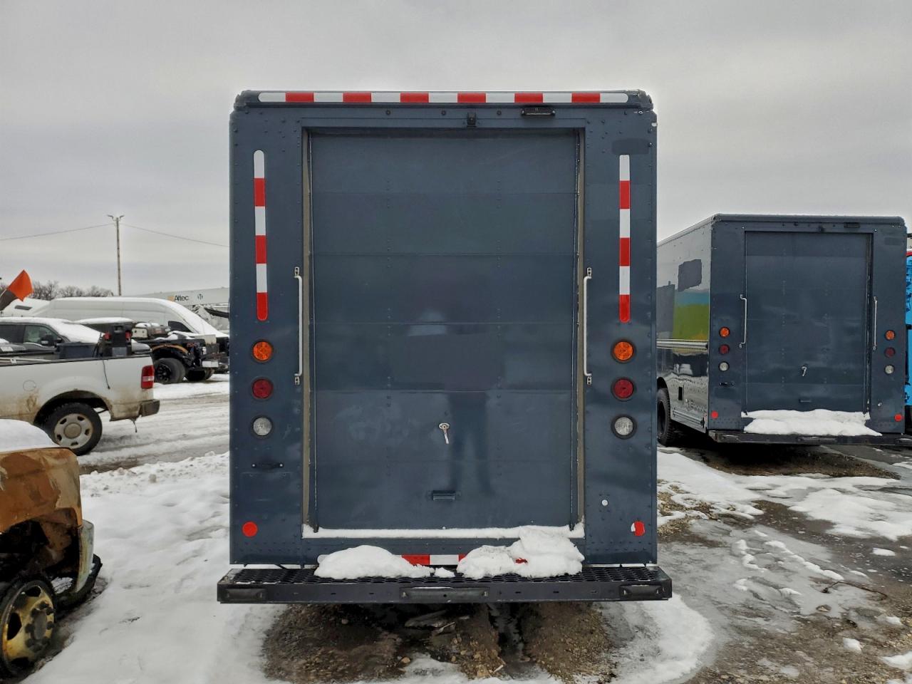 2020 FORD F59 - DELIVERY VAN photo 6
