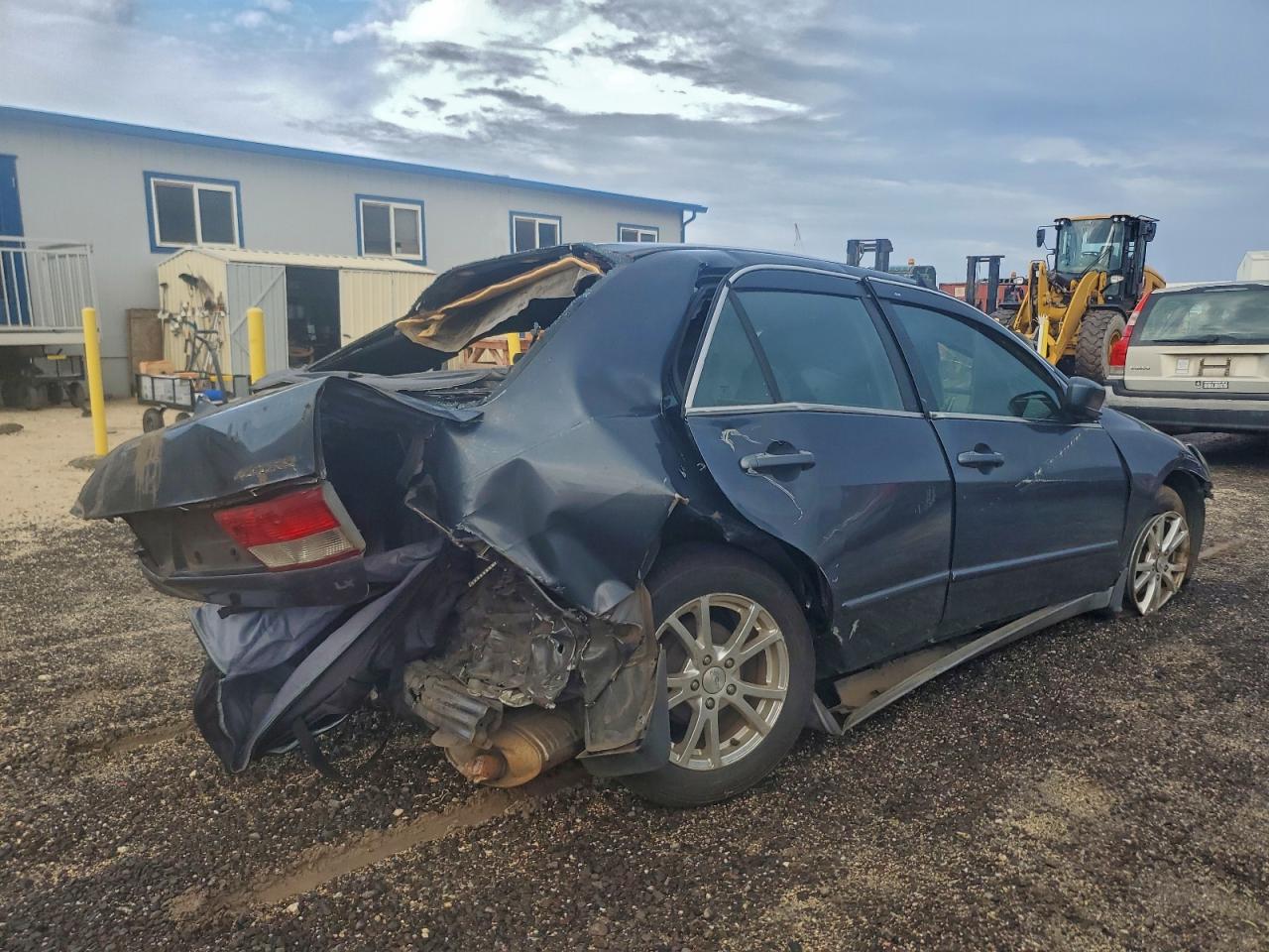 2004 HONDA ACCORD LX photo 3