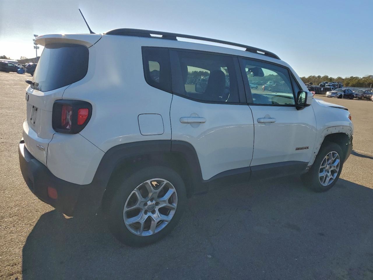 2015 JEEP RENEGADE LATITUDE photo 3