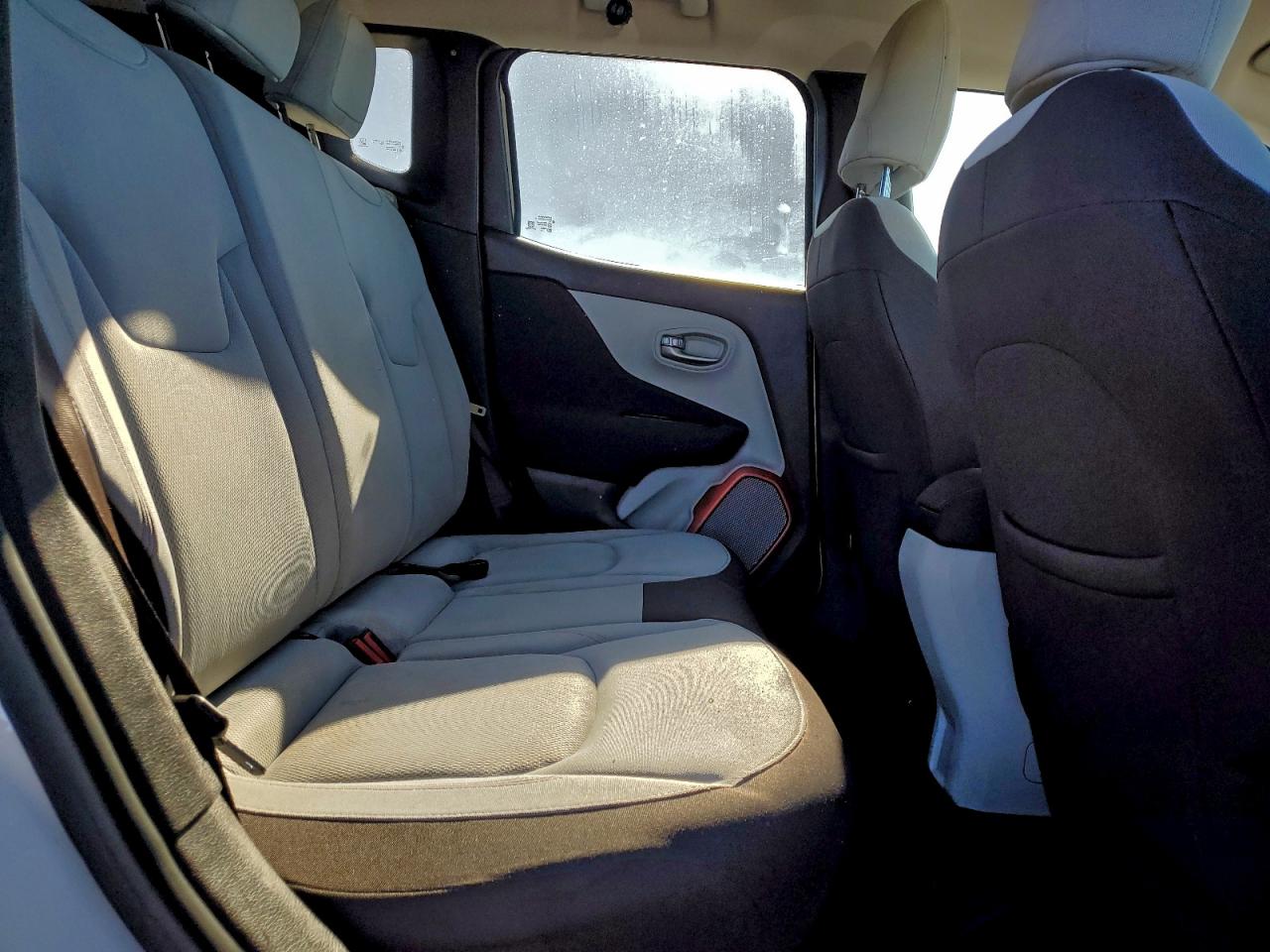 2015 JEEP RENEGADE LATITUDE photo 11