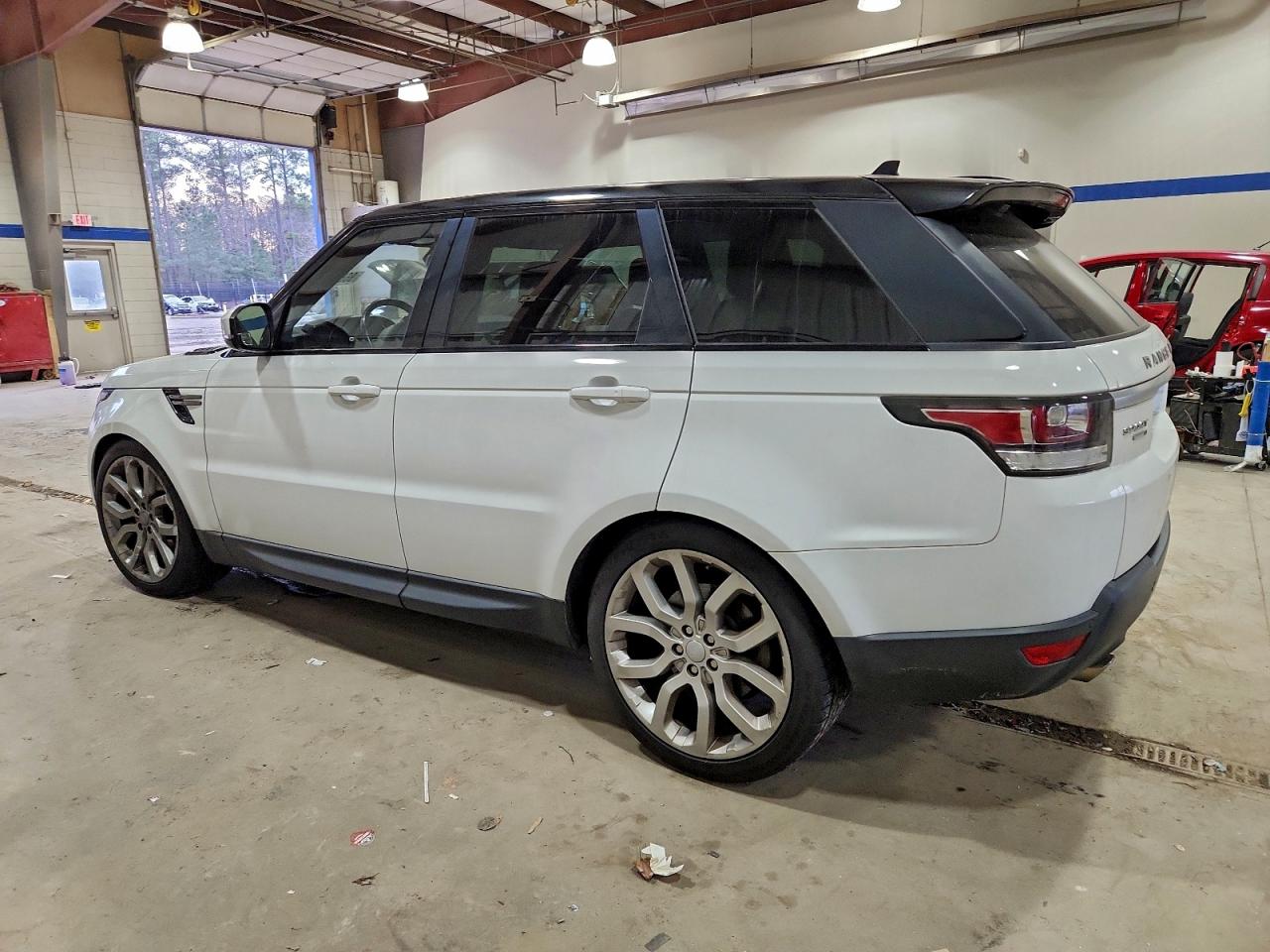 2016 LAND ROVER RANGE ROVER SPORT SE photo 2