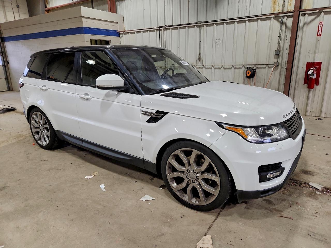2016 LAND ROVER RANGE ROVER SPORT SE photo 4