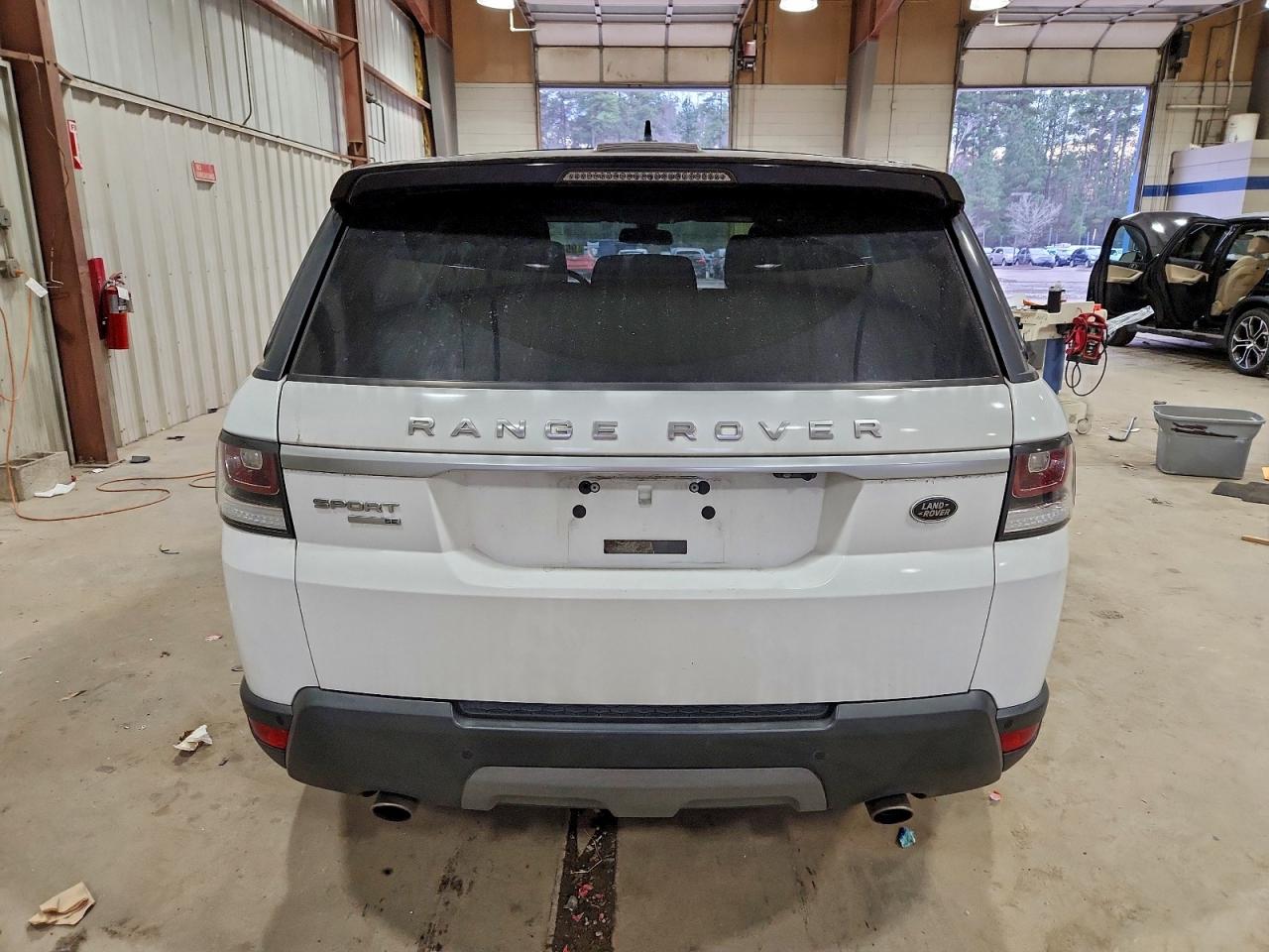 2016 LAND ROVER RANGE ROVER SPORT SE photo 6