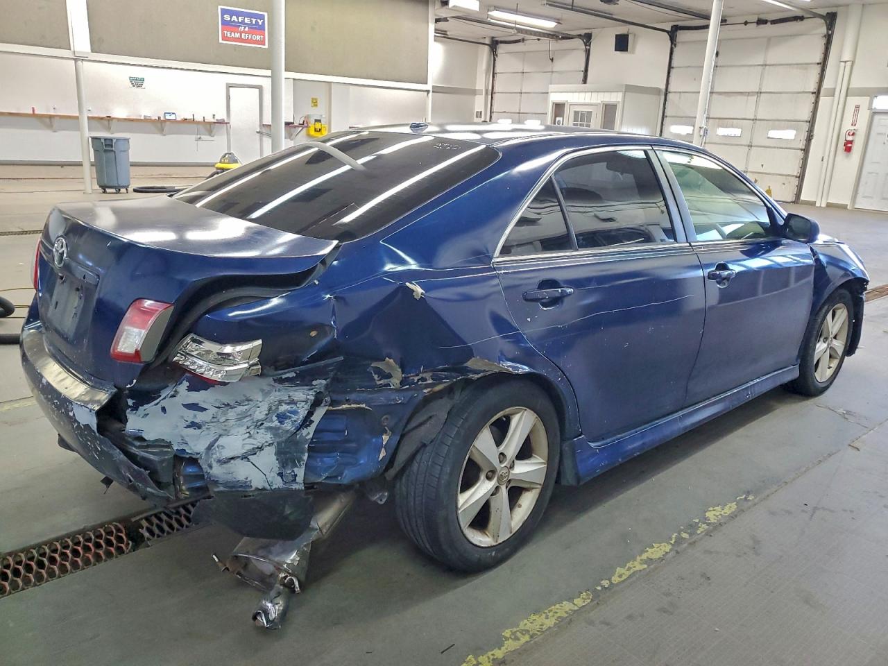 2011 TOYOTA CAMRY BASE photo 3