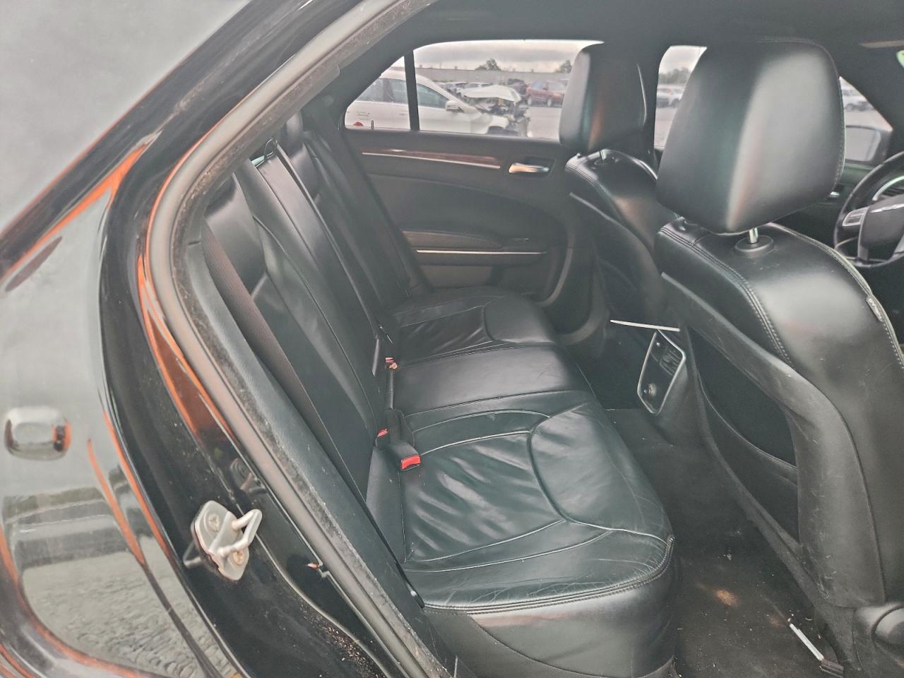 2014 CHRYSLER 300 photo 10