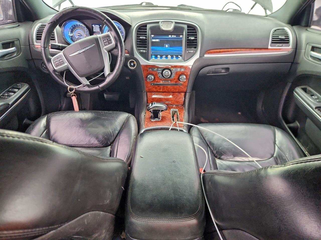 2014 CHRYSLER 300 photo 8