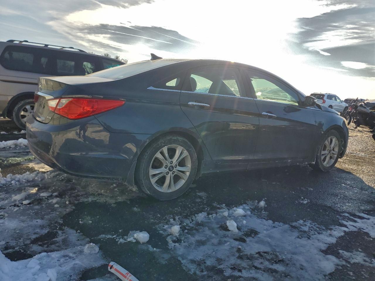 2011 HYUNDAI SONATA SE photo 3