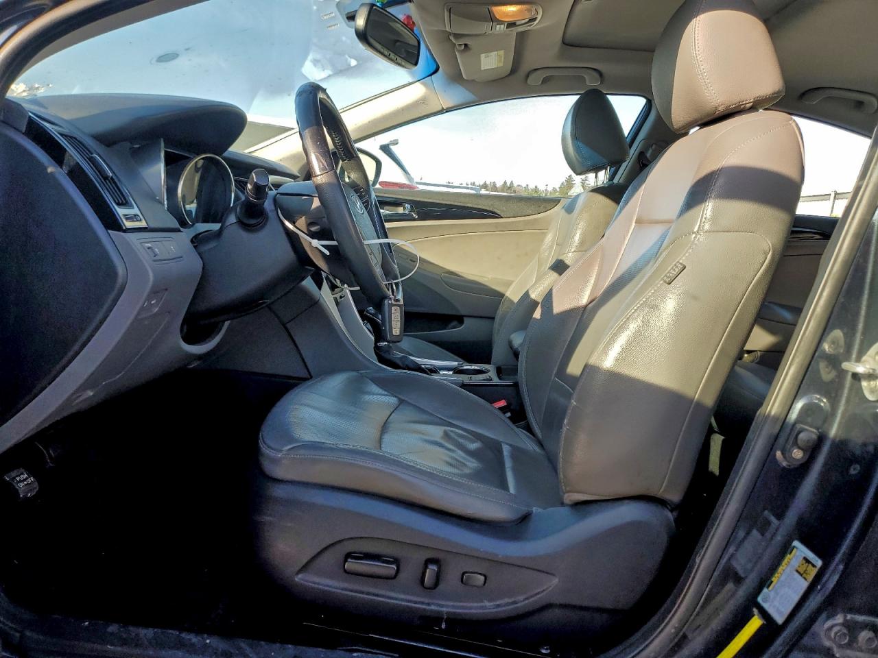 2011 HYUNDAI SONATA SE photo 7