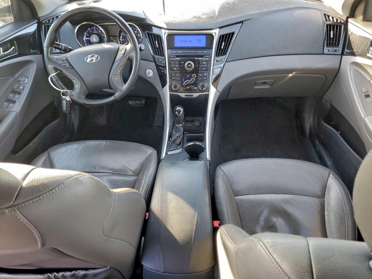 2011 HYUNDAI SONATA SE photo 8