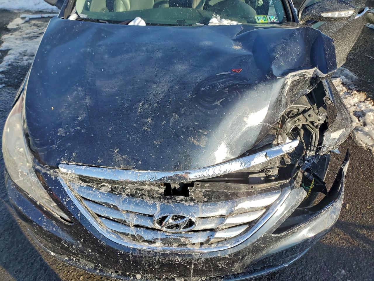 2011 HYUNDAI SONATA SE photo 11