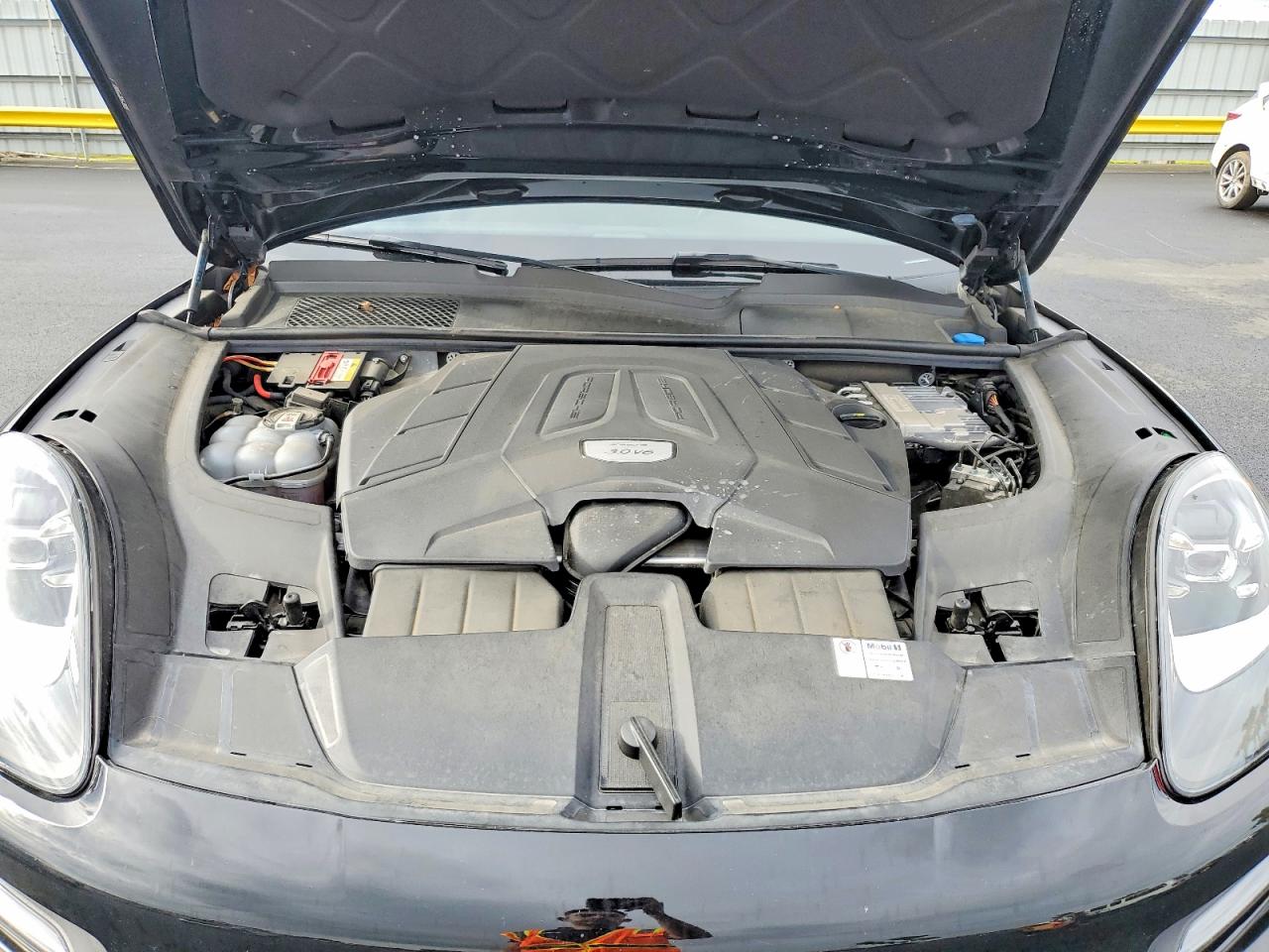 2021 PORSCHE CAYENNE COUPE photo 11