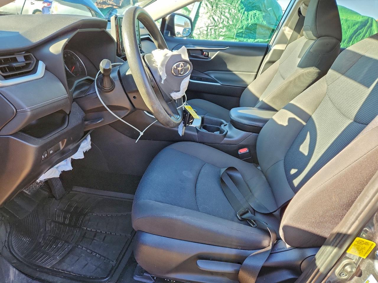 2021 TOYOTA RAV4 LE photo 7