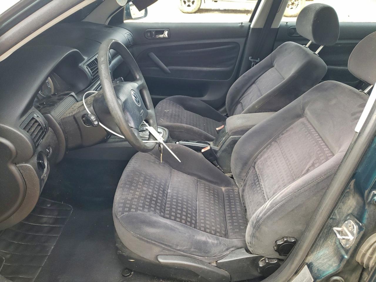 2002 VOLKSWAGEN PASSAT GLS photo 7
