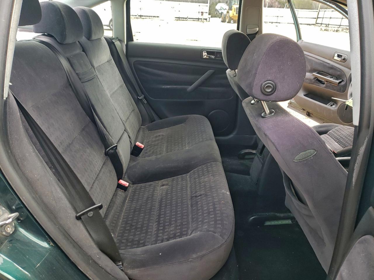 2002 VOLKSWAGEN PASSAT GLS photo 10