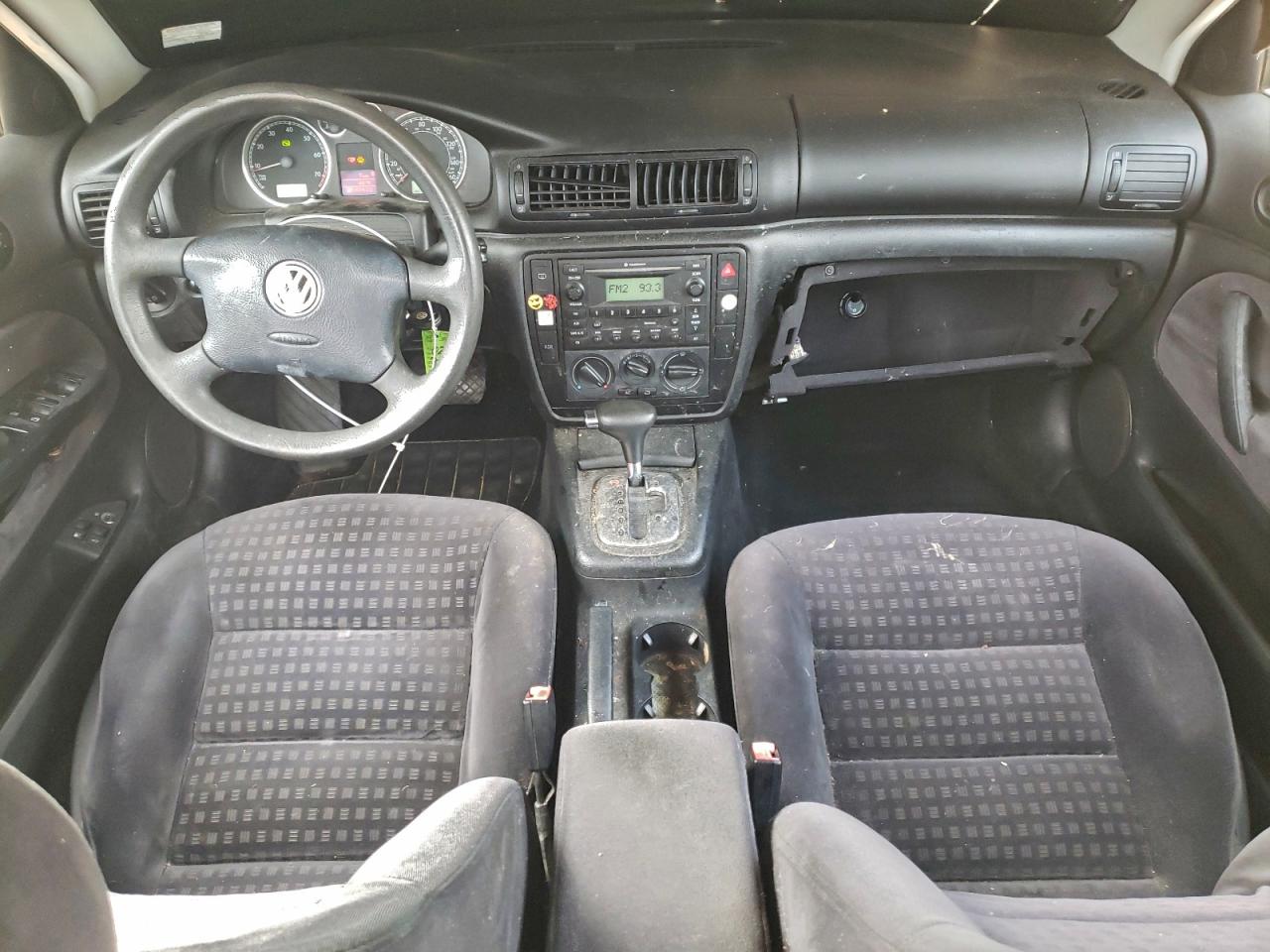 2002 VOLKSWAGEN PASSAT GLS photo 8