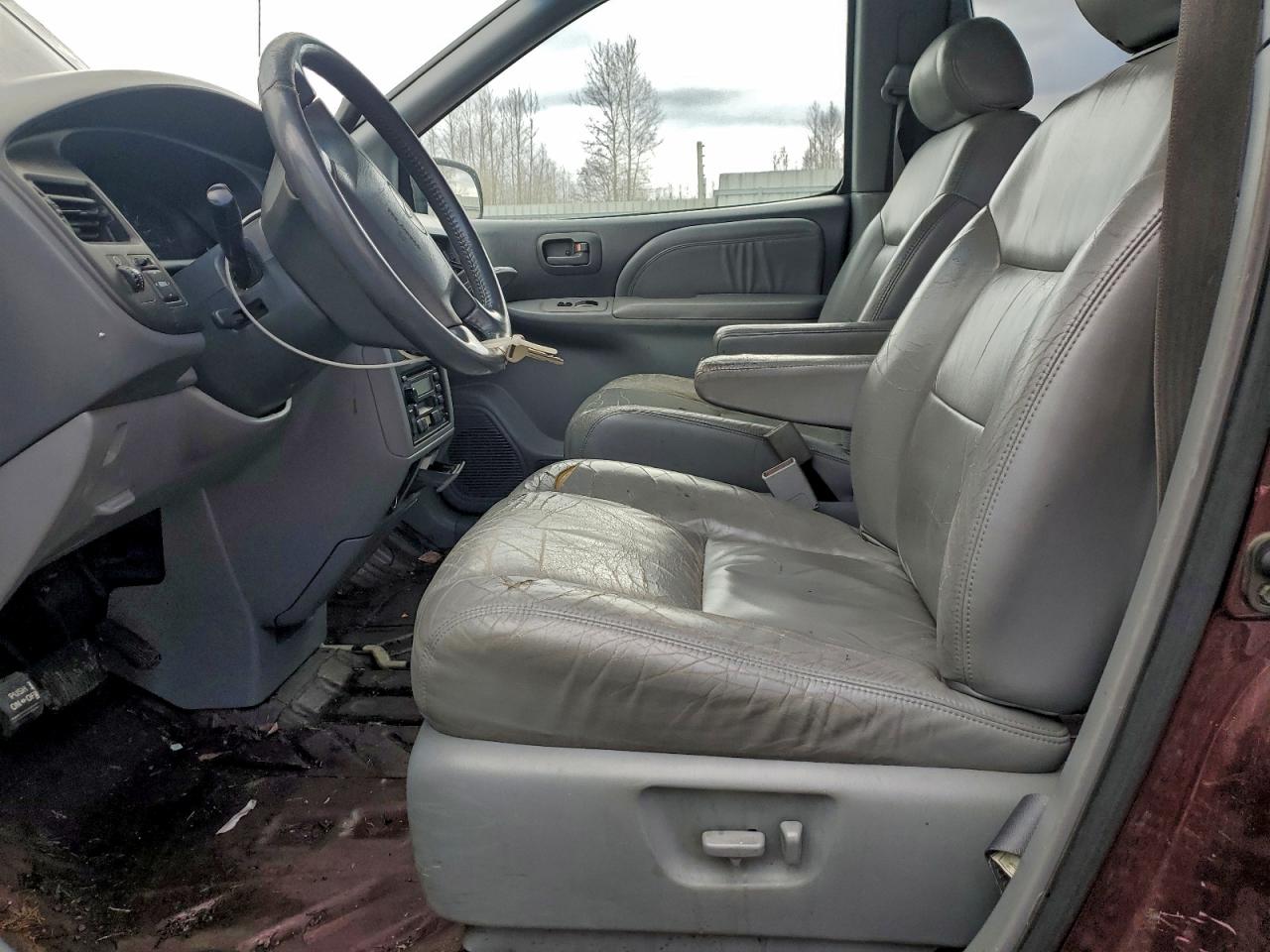 1998 TOYOTA SIENNA LE photo 7