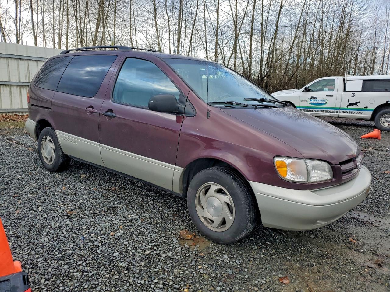 1998 TOYOTA SIENNA LE photo 4