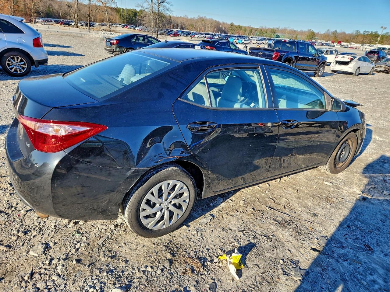 2018 TOYOTA COROLLA L photo 3