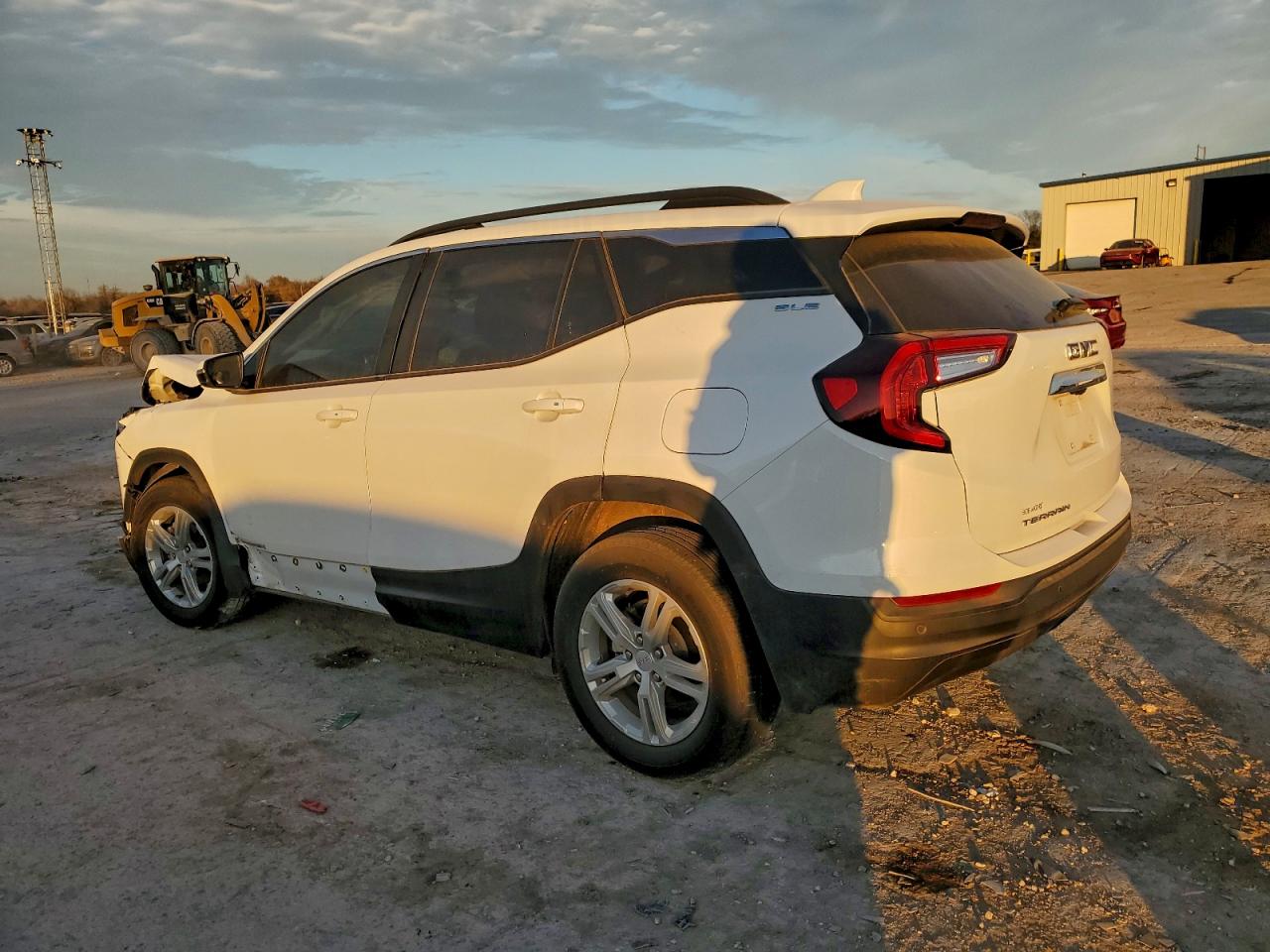 2024 GMC TERRAIN SLE photo 2
