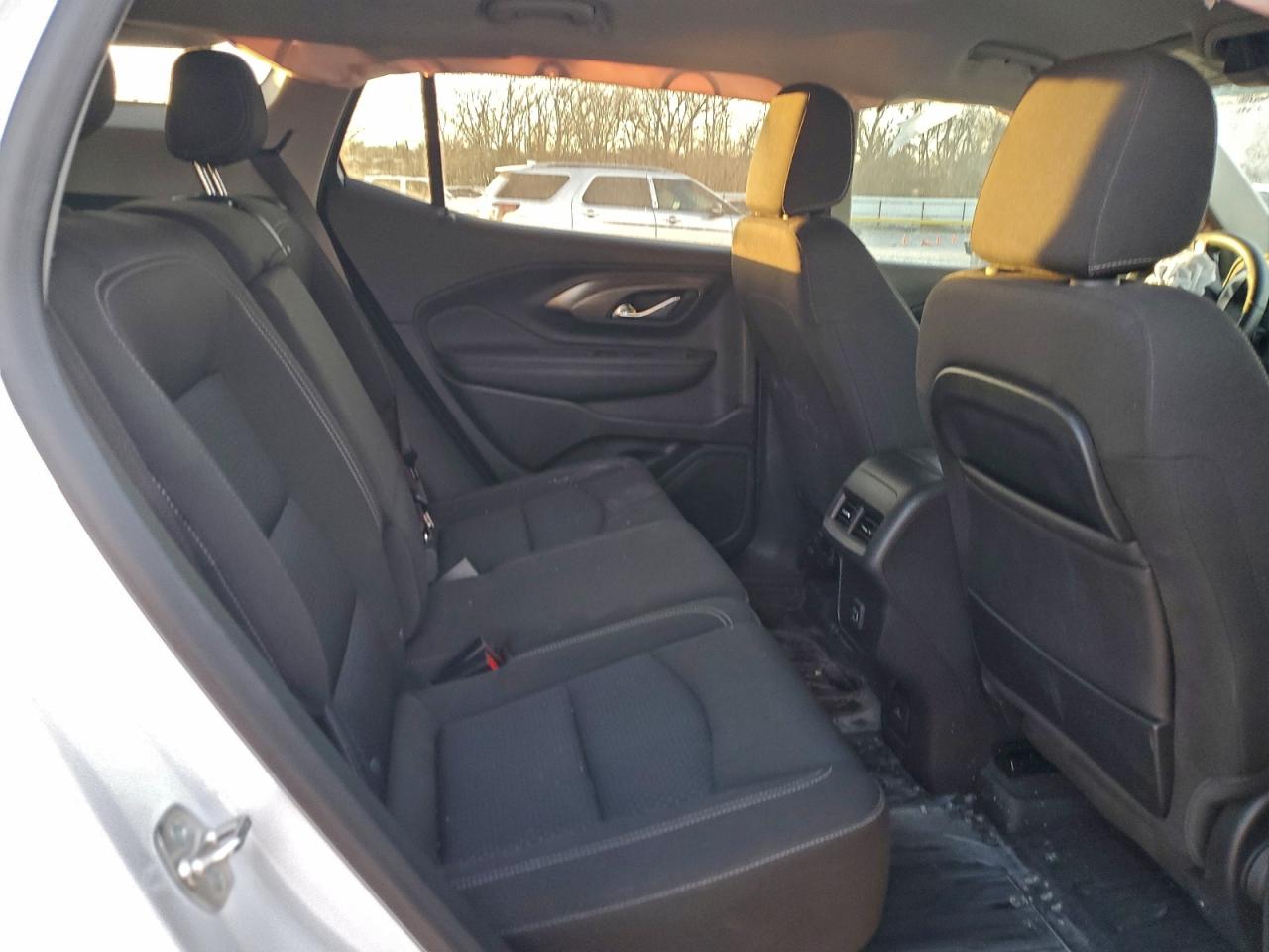 2024 GMC TERRAIN SLE photo 11