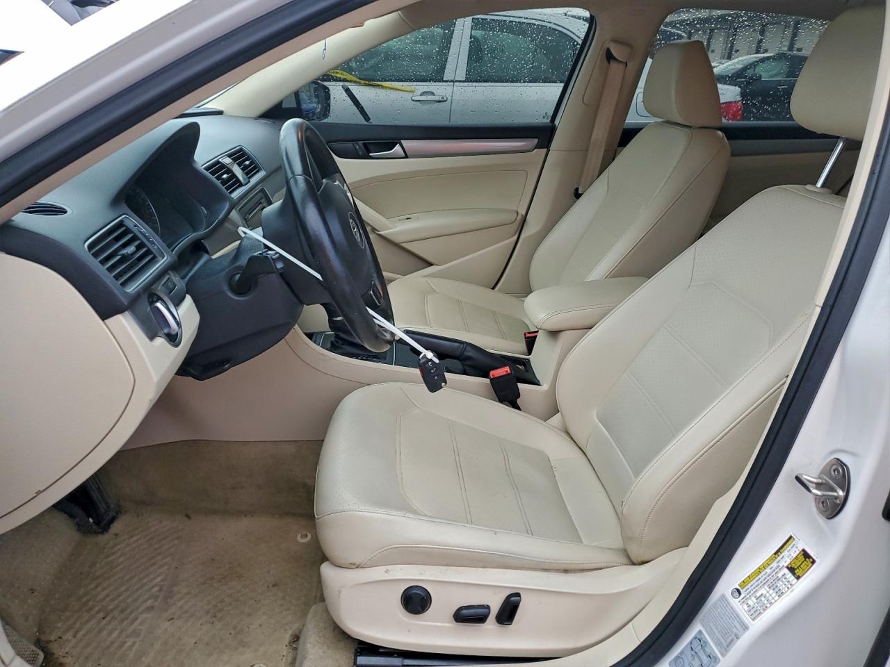 2015 VOLKSWAGEN PASSAT S photo 7