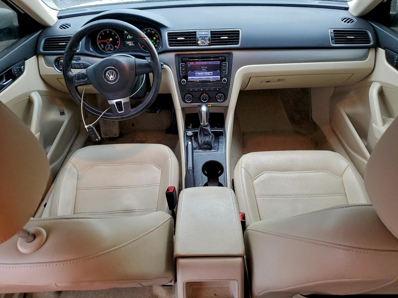 2015 VOLKSWAGEN PASSAT S photo 8