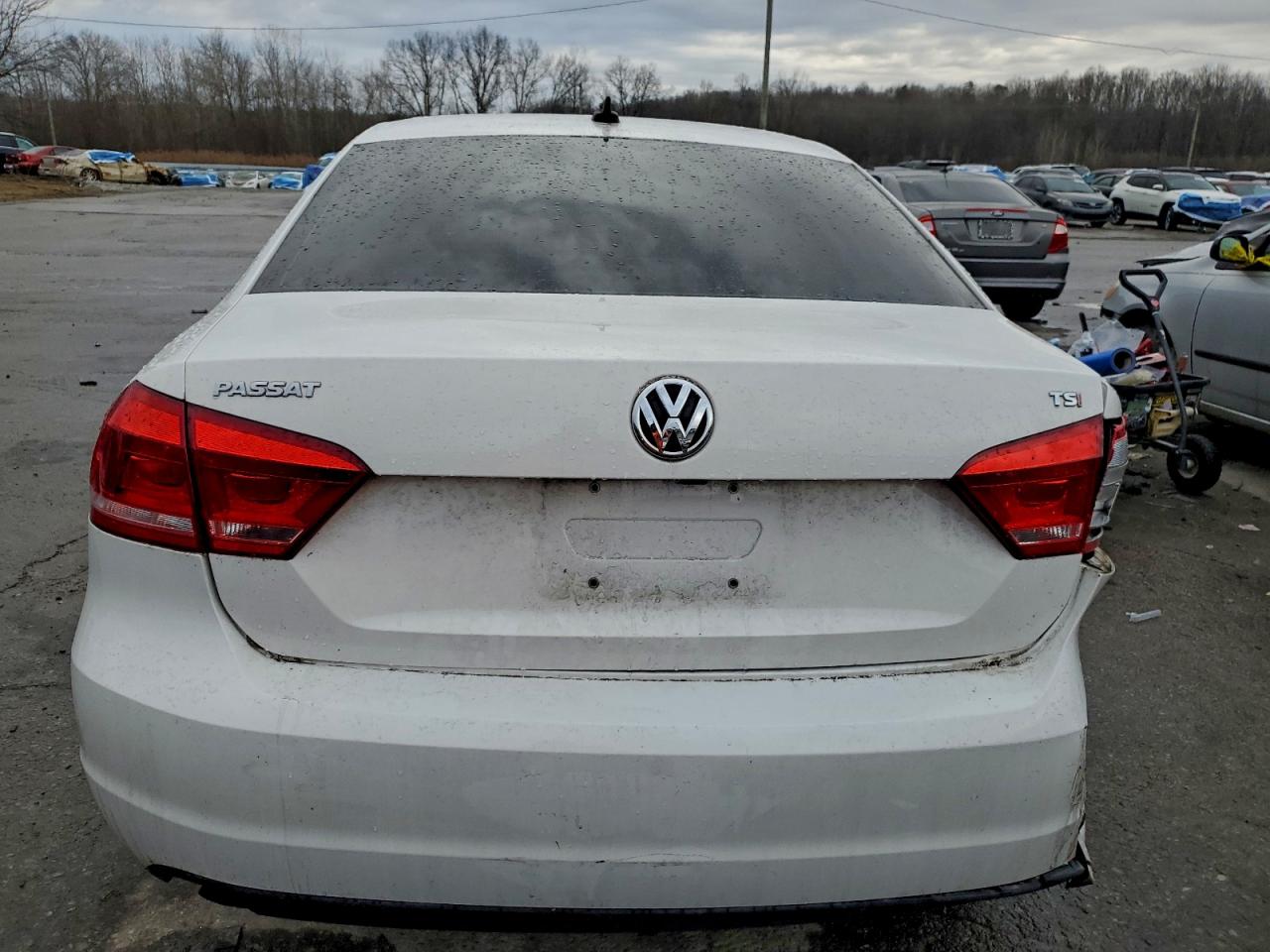 2015 VOLKSWAGEN PASSAT S photo 6