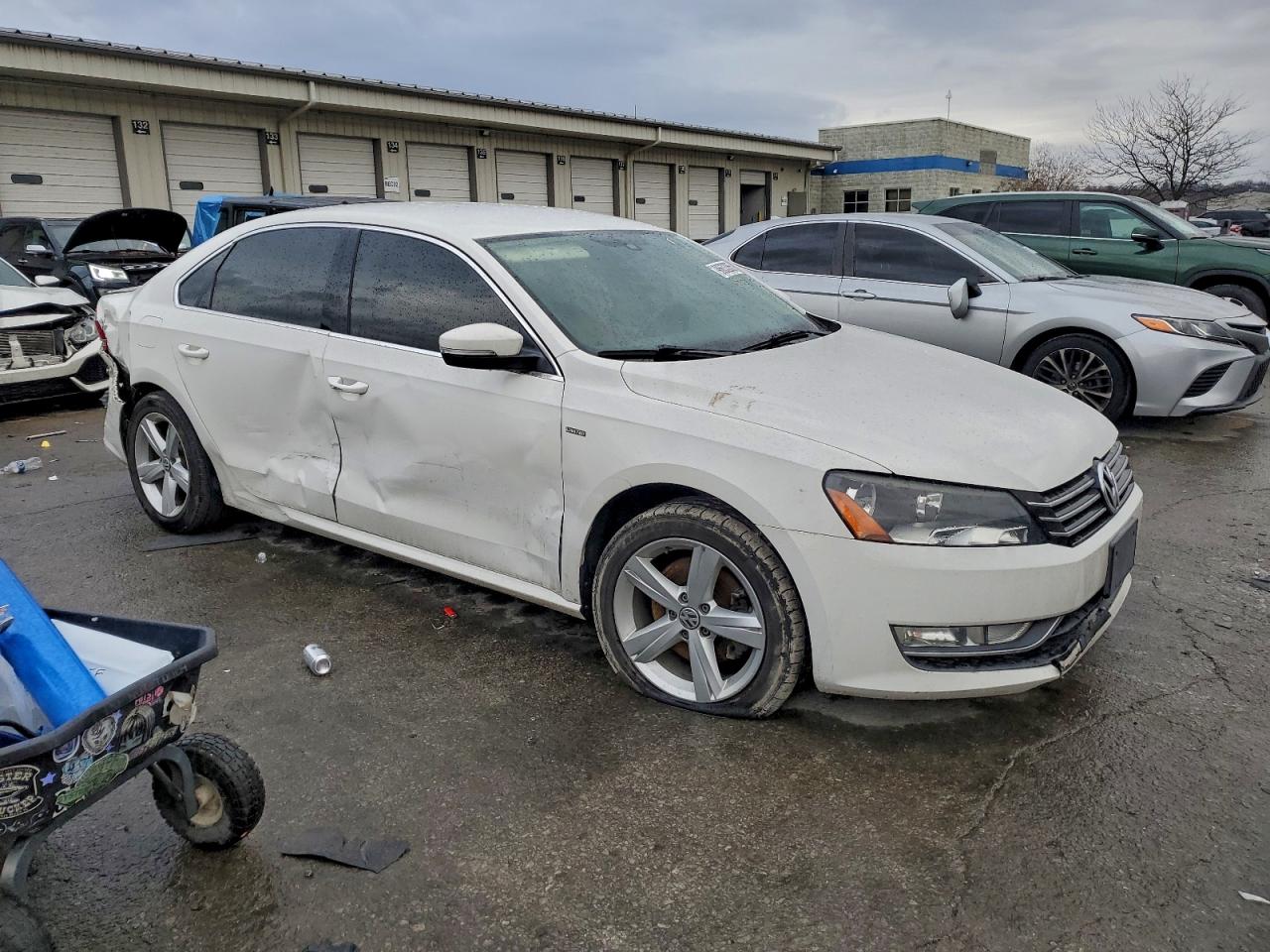 2015 VOLKSWAGEN PASSAT S photo 4