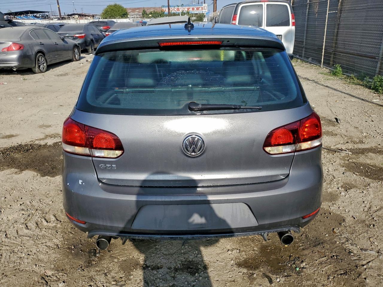 2011 VOLKSWAGEN GTI photo 6