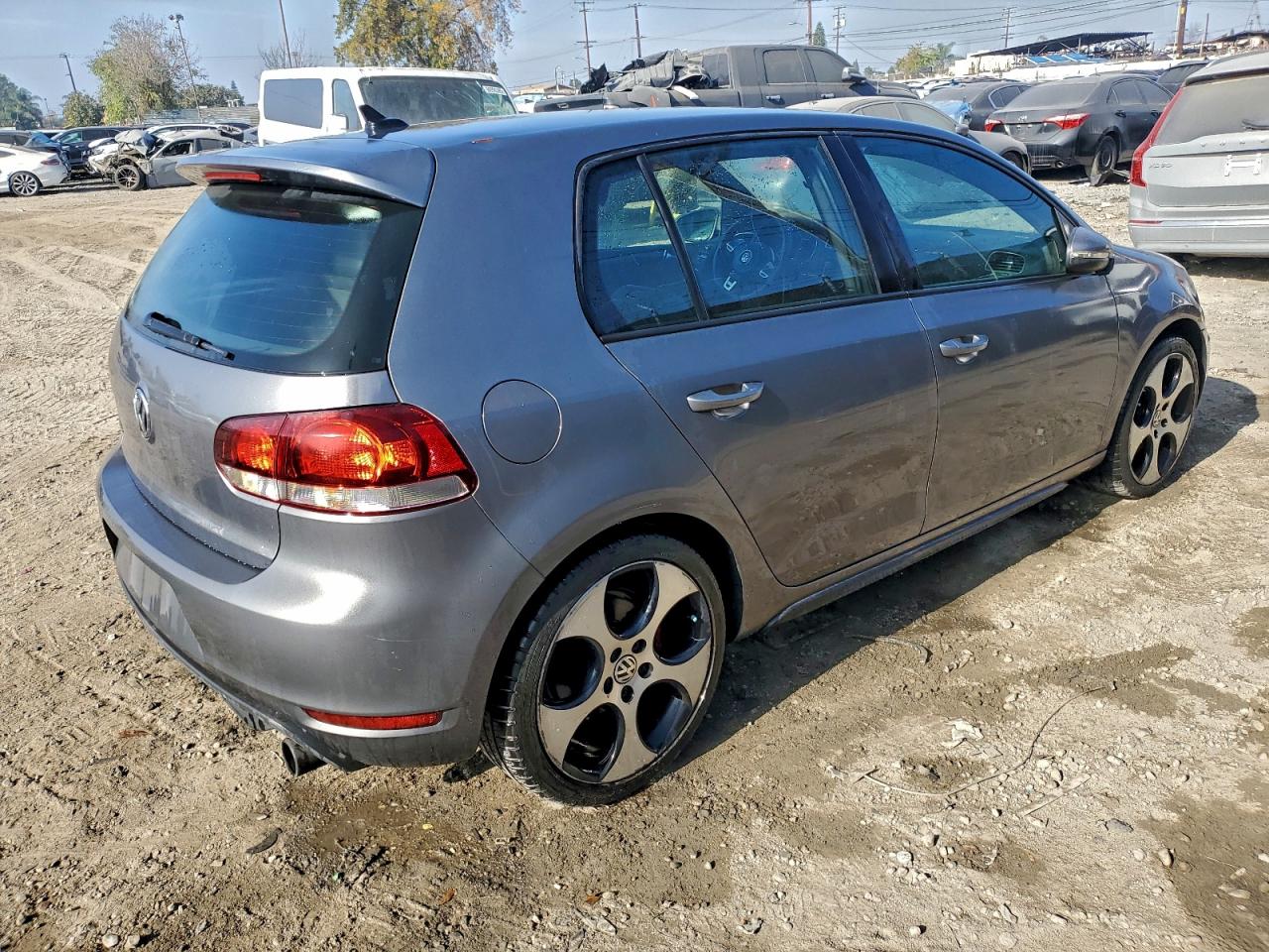 2011 VOLKSWAGEN GTI photo 3