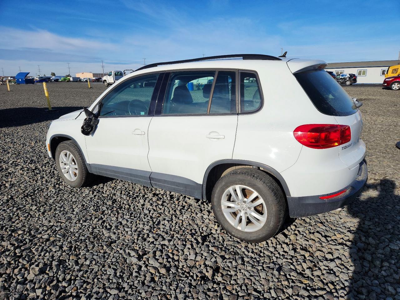 2016 VOLKSWAGEN TIGUAN S photo 2