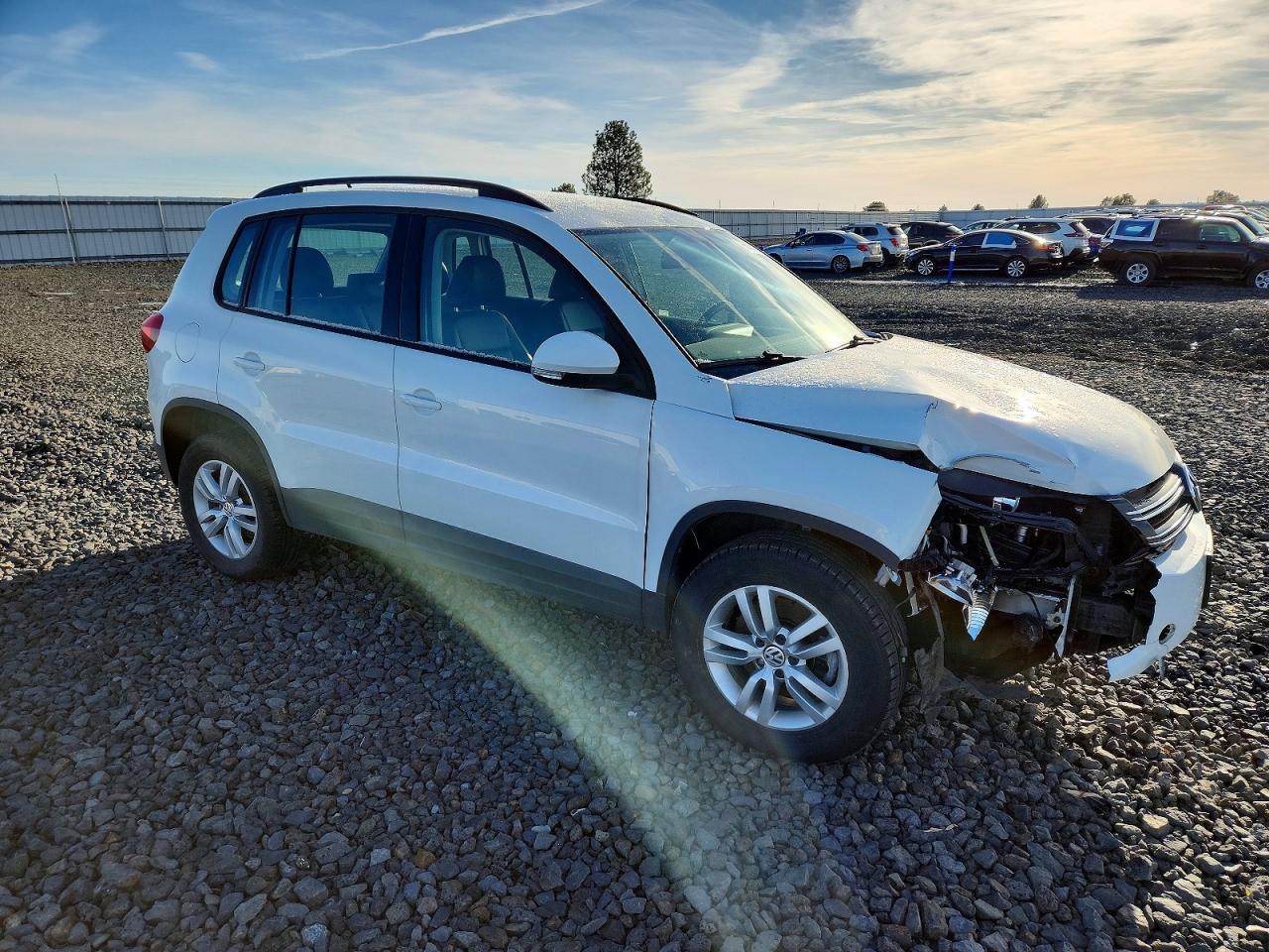 2016 VOLKSWAGEN TIGUAN S photo 4