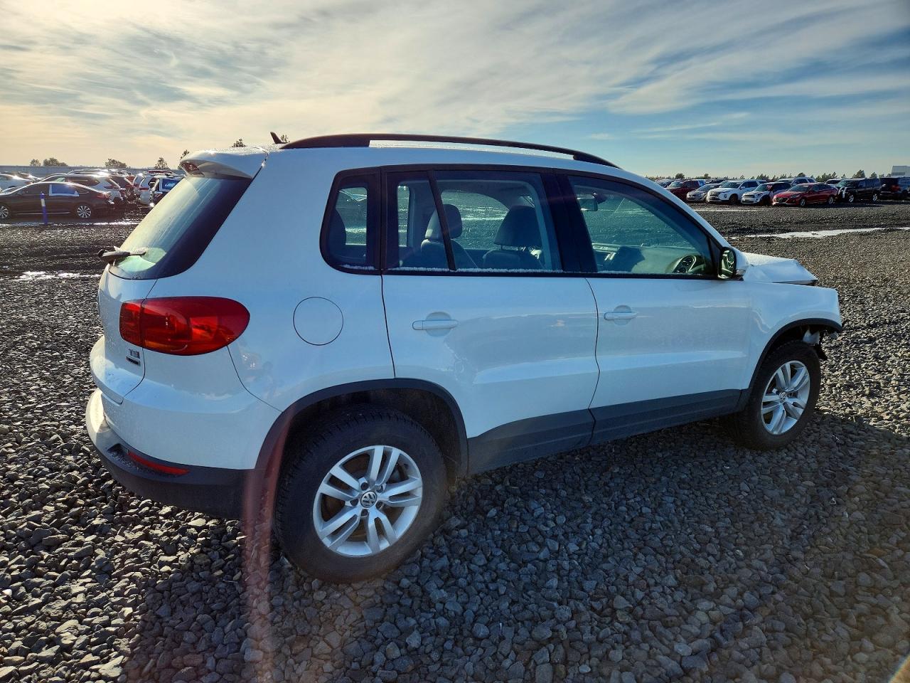 2016 VOLKSWAGEN TIGUAN S photo 3